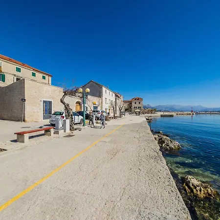 Modern Nikola In A Quiet Area Kaštel Stari