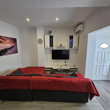 Modern Nikola In A Quiet Area Kaštel Stari