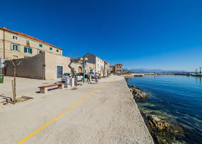 Modern Nikola In A Quiet Area Kaštel Stari