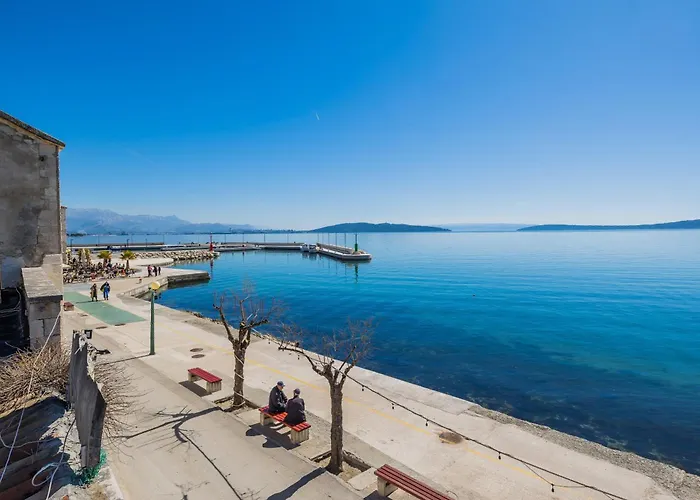 Modern Nikola In A Quiet Area Kaštel Stari