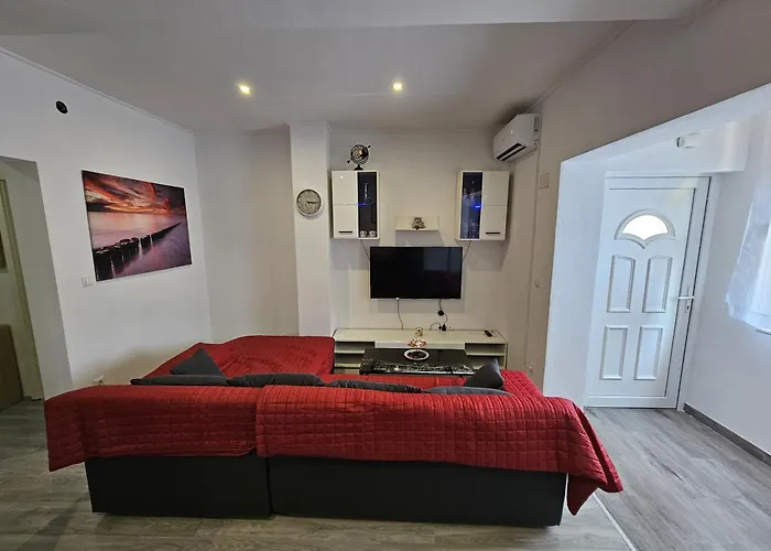 Modern Nikola In A Quiet Area Kaštel Stari